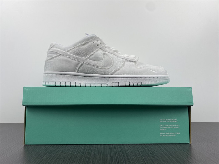 Dover Street Market x Nike Dunk Low “Triple White” DH2686-100