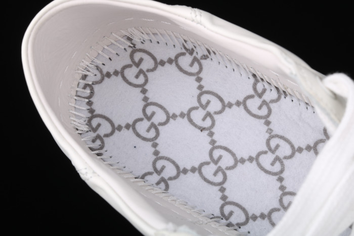 GUCC Ace Embroidered Low-Top Sneaker white with bee ‎429446 02JP0 9064