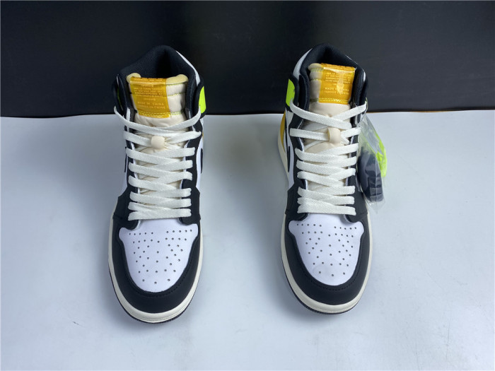 AIR JORDAN 1 RETRO HIGH OG ‘VOLT GOLD’ 555088-118